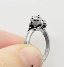 Load image into Gallery viewer, Frog Ring in Sterling Silver