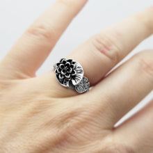Load image into Gallery viewer, Lily pad Lotus Flower ring in Sterling Silver

